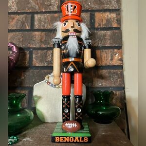 Cincinnati Bengals Wooden Nutcracker Figurine – NFL Fan Decor